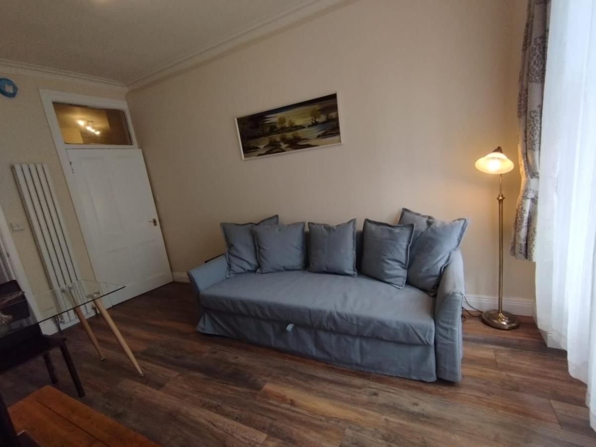 2 Bedrooms Flat Central Edinburgh, Sleeps 6, In The Shadow Of Holyrood Park And Arthur'S Seat With Free Parking, Two Bed Rooms Exteriér fotografie